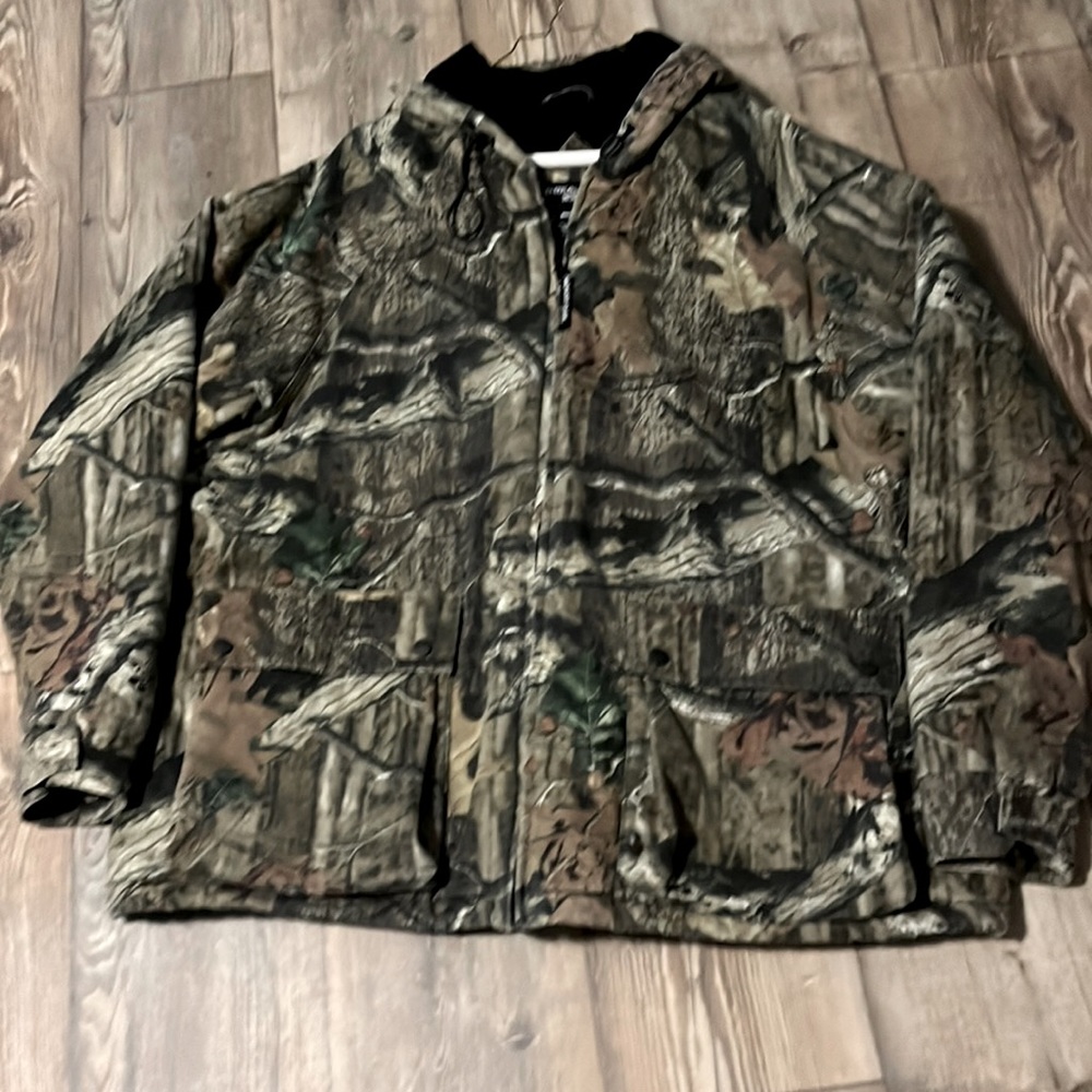 Mossy Oak winter hunting jacket. Size 2XL. No tears or stains.